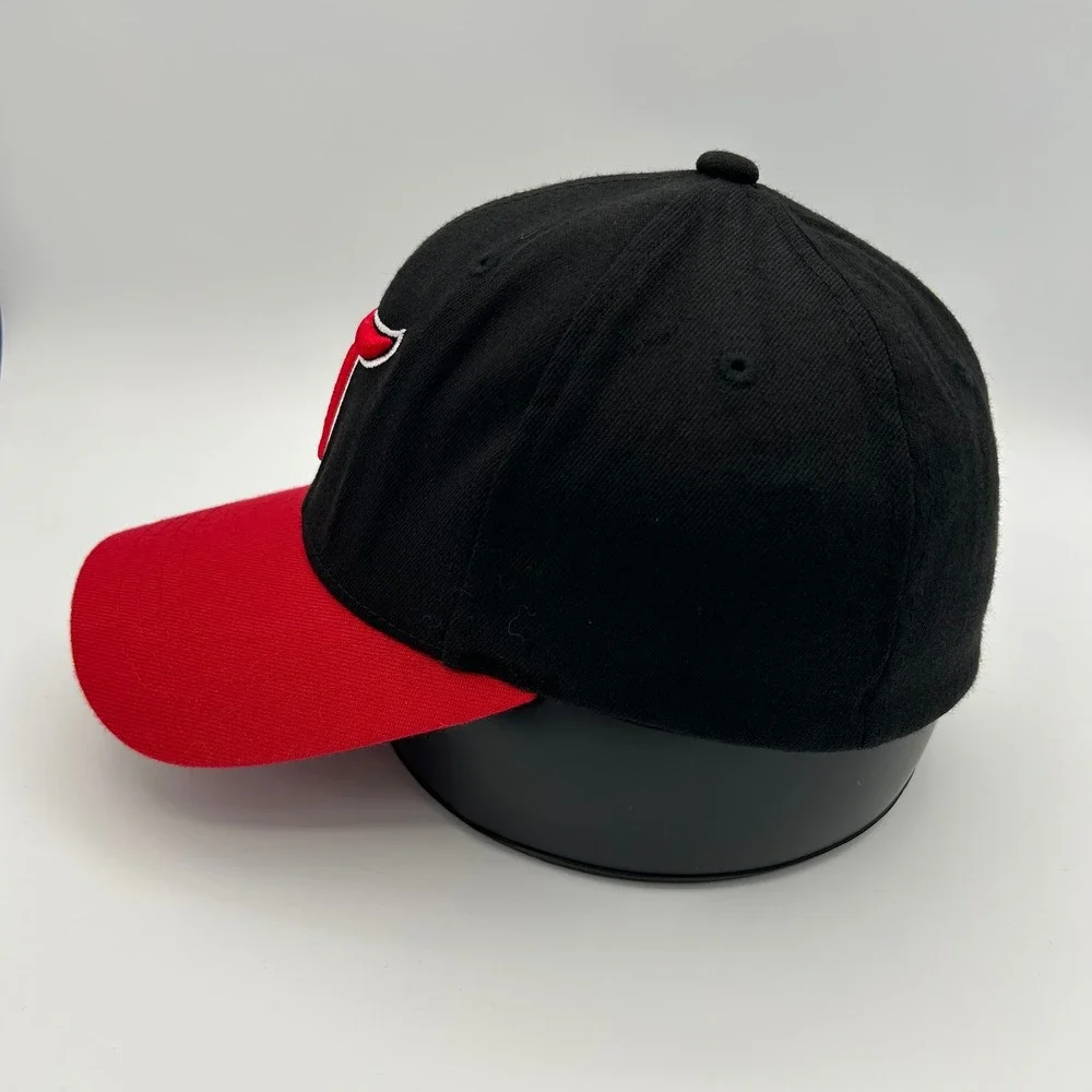 LG Twins Hat ATC Flexfit Baseball Cap Mens S-M Black Red KBO League Sporty